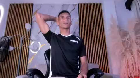 Snapshot of juliensaint_ chatting on 16, 7, 2026 Julien online show from 16, 7, 2026