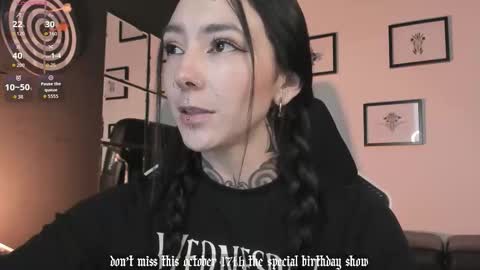 Snapshot of juliet_sourire chatting on 4, 10, 2025 juliet_sourire online show from 4, 10, 2025