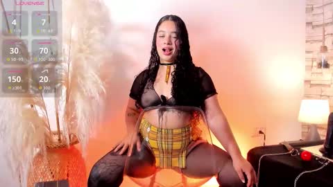 Snapshot of julieta_333 chatting on 17, 11, 2025 julieta_333 online show from 17, 11, 2025