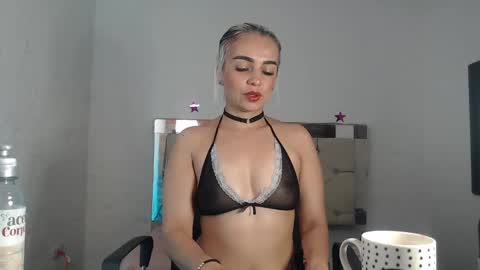 julieta__fox_ online show from 17, 1, 2025