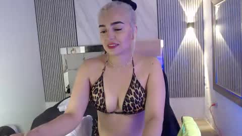 julieta__fox_ online show from 9, 7, 2026