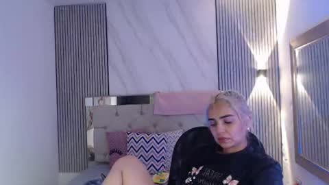 julieta__fox_ online show from 10, 7, 2026