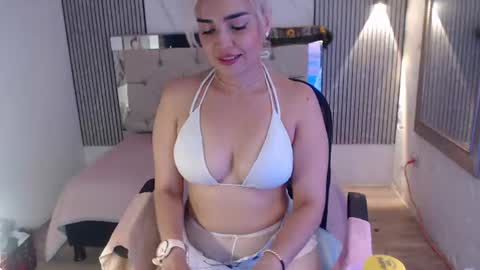 julieta__fox_ online show from 14, 7, 2026