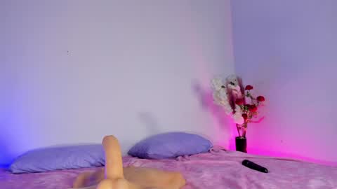 Julie  independent model  online show from 31, 1, 2025