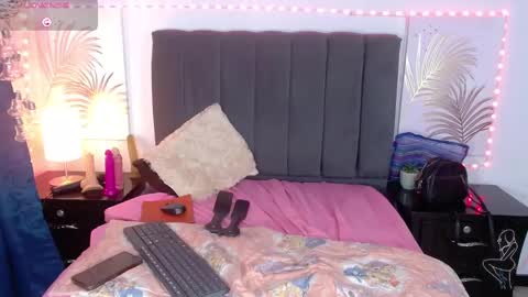 Snapshot of julietacollins06 chatting on 5, 2, 2025 julietacollins06 online show from 5, 2, 2025