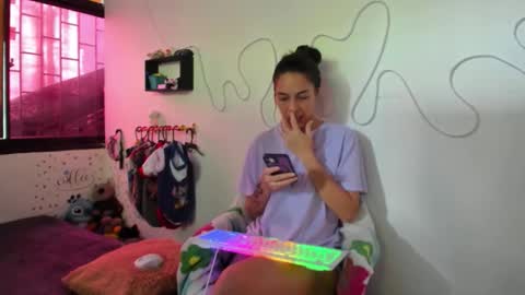 Snapshot of juliette_sweet05 chatting on 3, 10, 2025 juliette online show from 3, 10, 2025