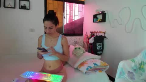 Snapshot of juliette_sweet05 chatting on 8, 10, 2025 juliette online show from 8, 10, 2025