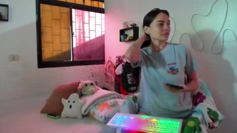 Snapshot of juliette_sweet05 chatting on 10, 10, 2025 juliette online show from 10, 10, 2025