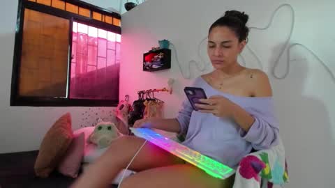 Snapshot of juliette_sweet05 chatting on 15, 10, 2025 juliette online show from 15, 10, 2025