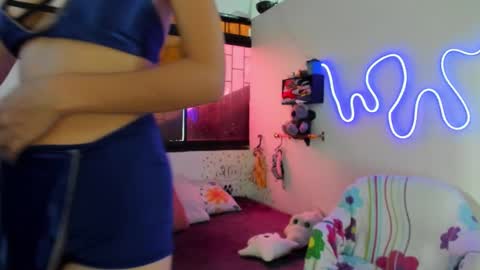 Snapshot of juliette_sweet05 chatting on 27, 10, 2025 juliette online show from 27, 10, 2025