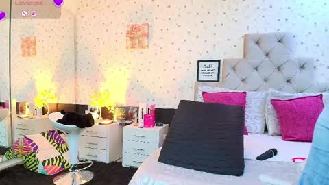 Snapshot of jullietareyes chatting on 6, 5, 2026 Julieta Reyes online show from 6, 5, 2026