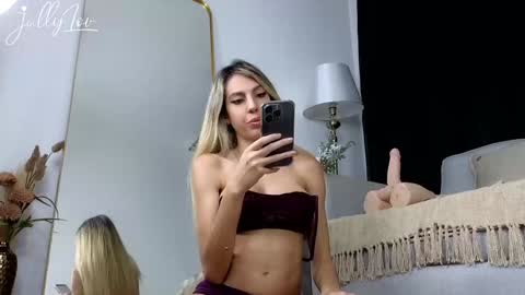 Snapshot of jully_lov chatting on 2, 12, 2024 Jully Lov online show from 2, 12, 2024