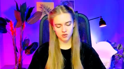 junewoods online show from 27, 11, 2025