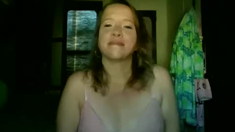 Snapshot of jussnobodybutme chatting on 6, 4, 2026 CamperGirl online show from 6, 4, 2026