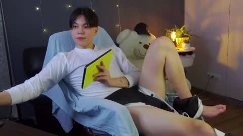 just_gay_ online show from 14, 2, 2025