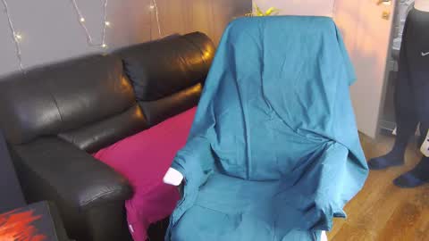 just_gay_ online show from 17, 2, 2025