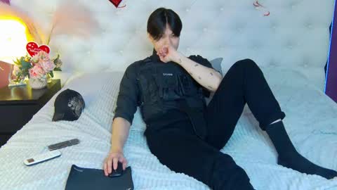just_gay_ online show from 18, 2, 2025