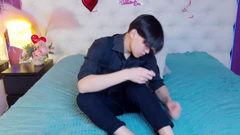 just_gay_ online show from 19, 2, 2025