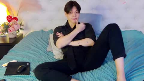 just_gay_ online show from 19, 2, 2025