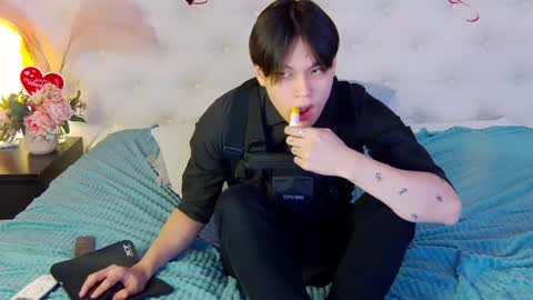 just_gay_ online show from 19, 2, 2025