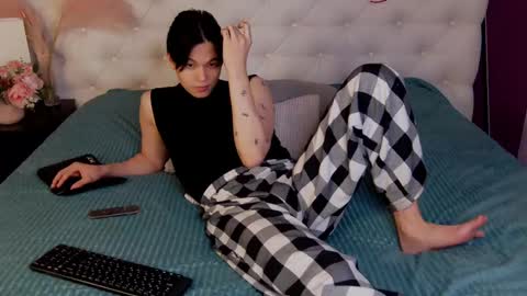 just_gay_ online show from 28, 2, 2025