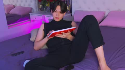 just_gay_ online show from 8, 3, 2025