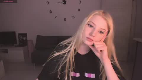 Snapshot of just_jessy_meow chatting on 25, 6, 2026 JESSY online show from 25, 6, 2026