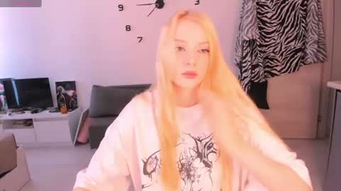 Snapshot of just_jessy_meow chatting on 8, 7, 2026 JESSY online show from 8, 7, 2026