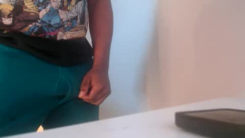 Snapshot of justhanginblk chatting on 1, 6, 2026 justhanginblk online show from 1, 6, 2026