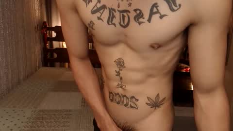 justine_hunk online show from 14, 4, 2026