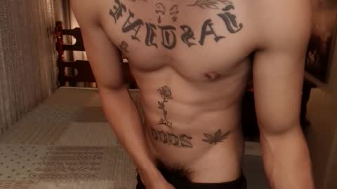 justine_hunk online show from 20, 4, 2026