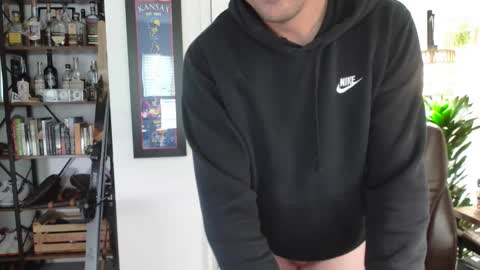 Snapshot of justwondering9 chatting on 5, 4, 2026 justwondering9 online show from 5, 4, 2026