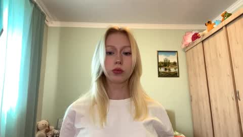 Mia 1st day here online show from 8, 6, 2026