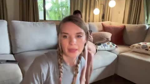 Kailee Smile online show from 2, 3, 2025