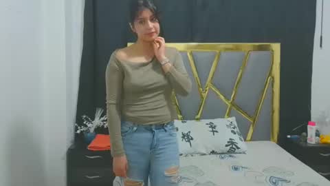 Snapshot of kamgomezxox chatting on 5, 3, 2025 kamgomezxox online show from 5, 3, 2025