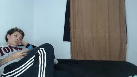 Snapshot of kammy_cami chatting on 27, 4, 2026 kammy y camila online show from 27, 4, 2026