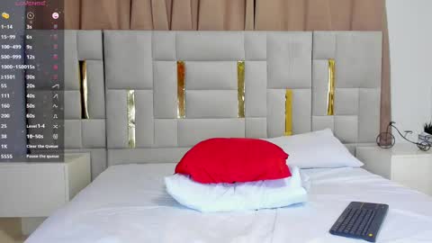 hello  Im Danni online show from 26, 2, 2025