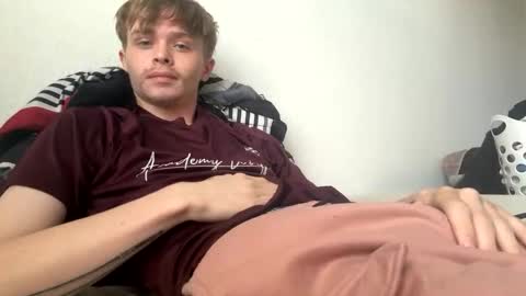 Snapshot of kaponeskynew chatting on 2, 12, 2025 kaponeskyynew online show from 2, 12, 2025