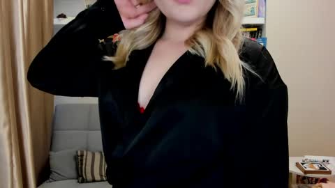 Snapshot of kara_smith_ chatting on 8, 6, 2026 Kara. Off from 15th till 24th of December online show from 8, 6, 2026