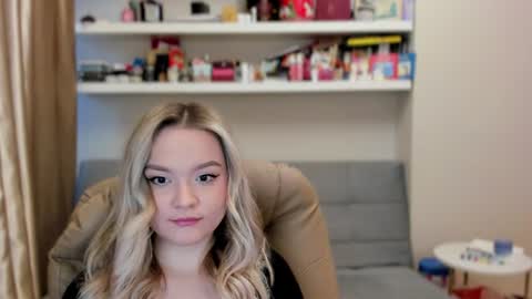 Snapshot of kara_smith_ chatting on 3, 7, 2026 Kara. Off from 15th till 24th of December online show from 3, 7, 2026
