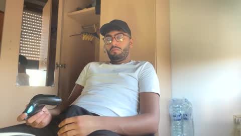 karim03larbi online show from 12, 1, 2025