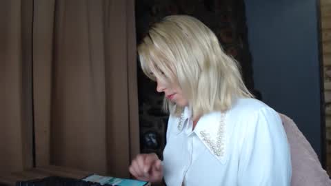 Snapshot of karina_fun chatting on 19, 9, 2025 karina online show from 19, 9, 2025