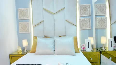 karinaacox online show from 4, 4, 2026