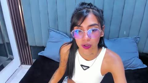 karlaslutskinny__ online show from 8, 4, 2026