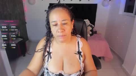 Snapshot of karly_closson chatting on 6, 10, 2025 Karly online show from 6, 10, 2025