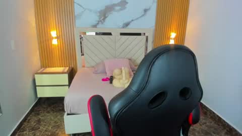 Snapshot of karolandluna chatting on 9, 7, 2026 Karol and Luna online show from 9, 7, 2026