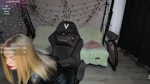 KarolinaHayes online show from 1, 6, 2026