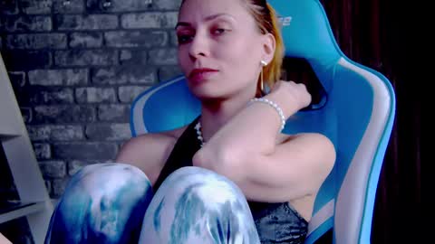Snapshot of karoline121 chatting on 26, 2, 2025 karoline121 online show from 26, 2, 2025