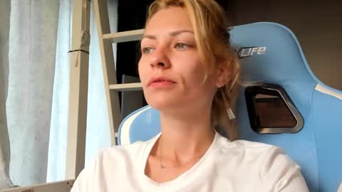 Snapshot of karoline121 chatting on 11, 9, 2025 karoline121 online show from 11, 9, 2025