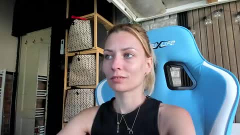 Snapshot of karoline121 chatting on 24, 9, 2025 karoline121 online show from 24, 9, 2025